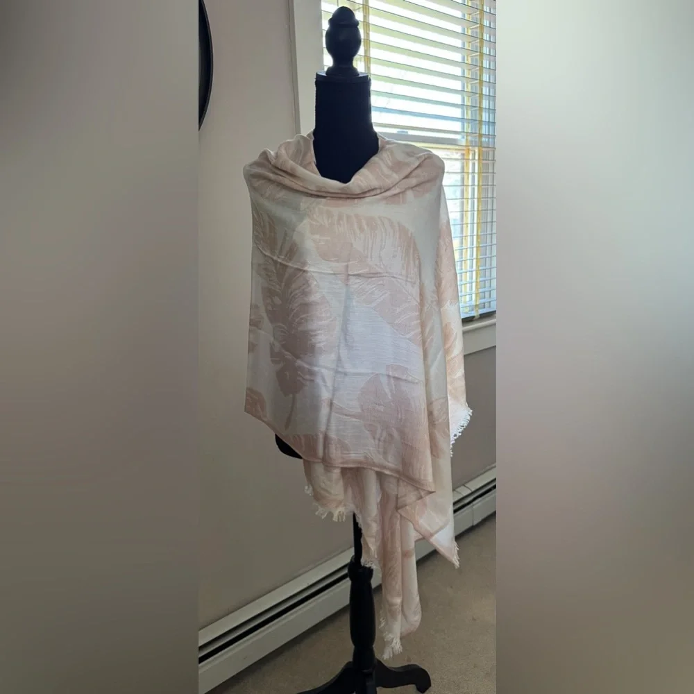 Vince Camuto floral beige lightweight wrap shawl‎ scarf OS NWT